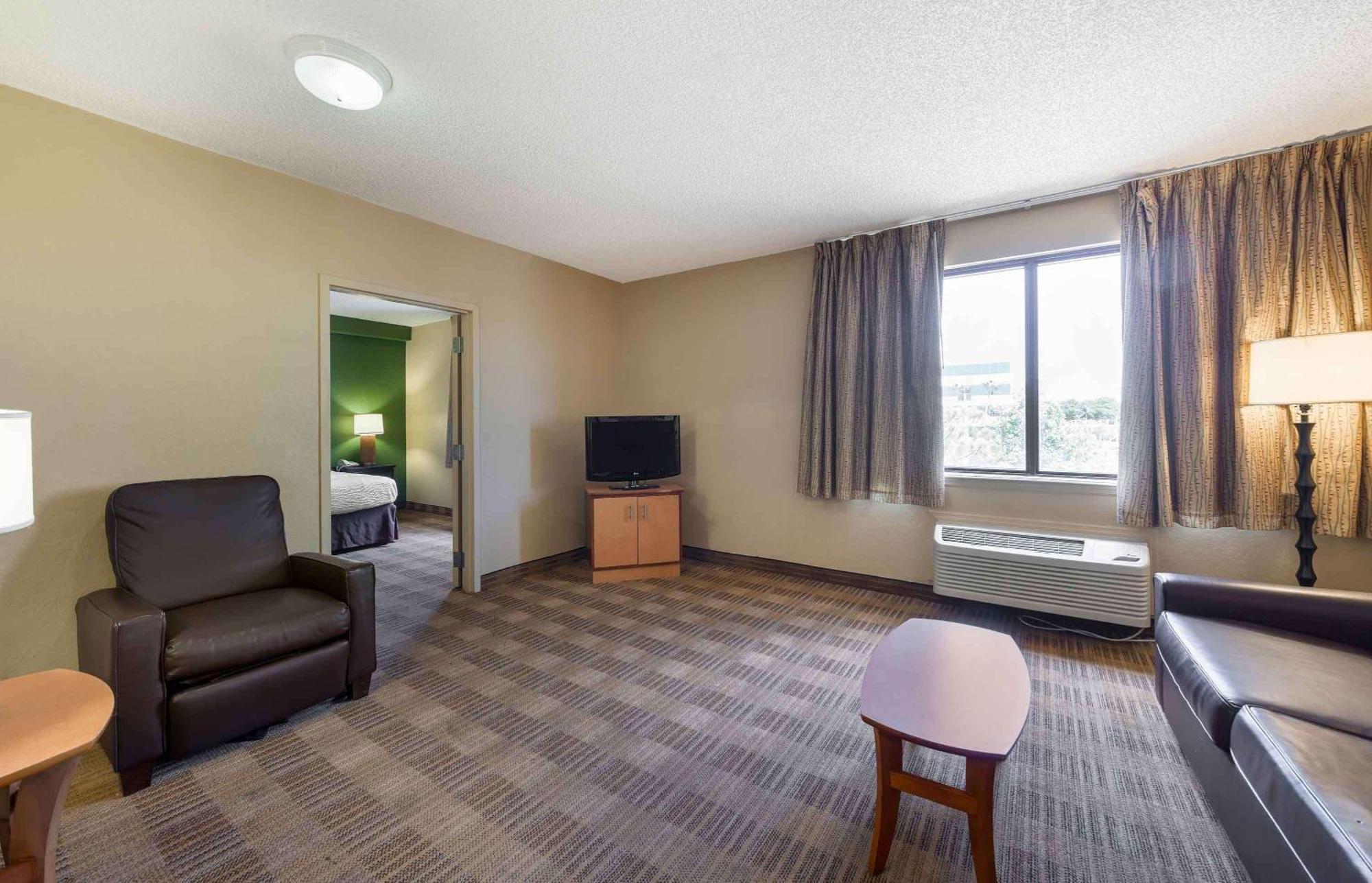 Extended Stay America Suites - Fort Lauderdale - Cypress Creek - Nw 6Th Way Esterno foto
